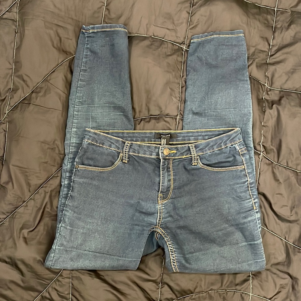 Forever21 light denim jeggings. Size 28